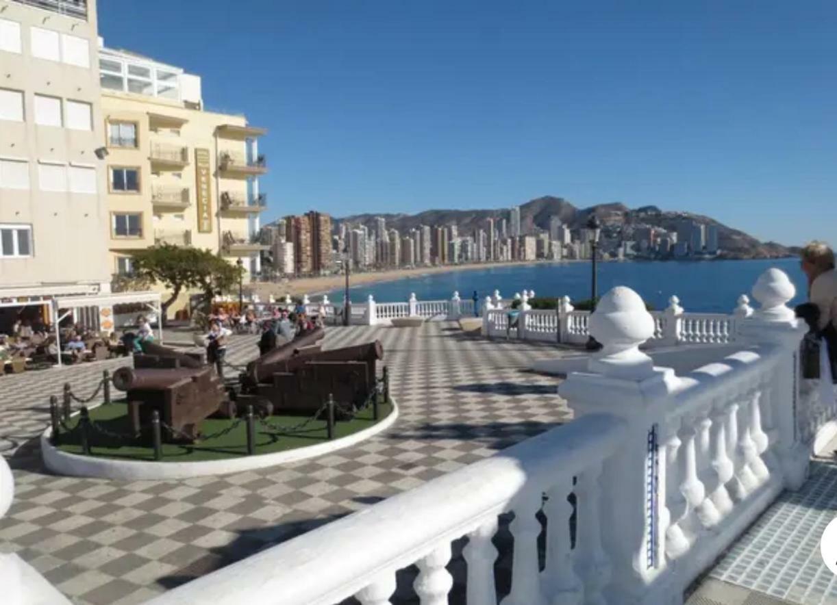 Apartamento En El Centro A Un Minuto De La Playa بينايدورم المظهر الخارجي الصورة